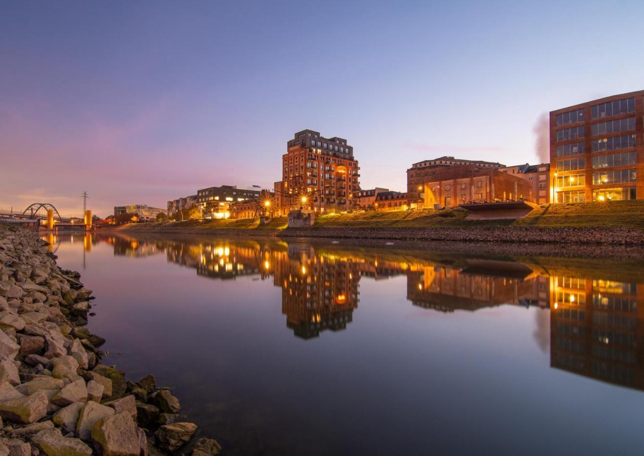 Hostel 曼海姆 外观 照片 The River Lagan at dusk